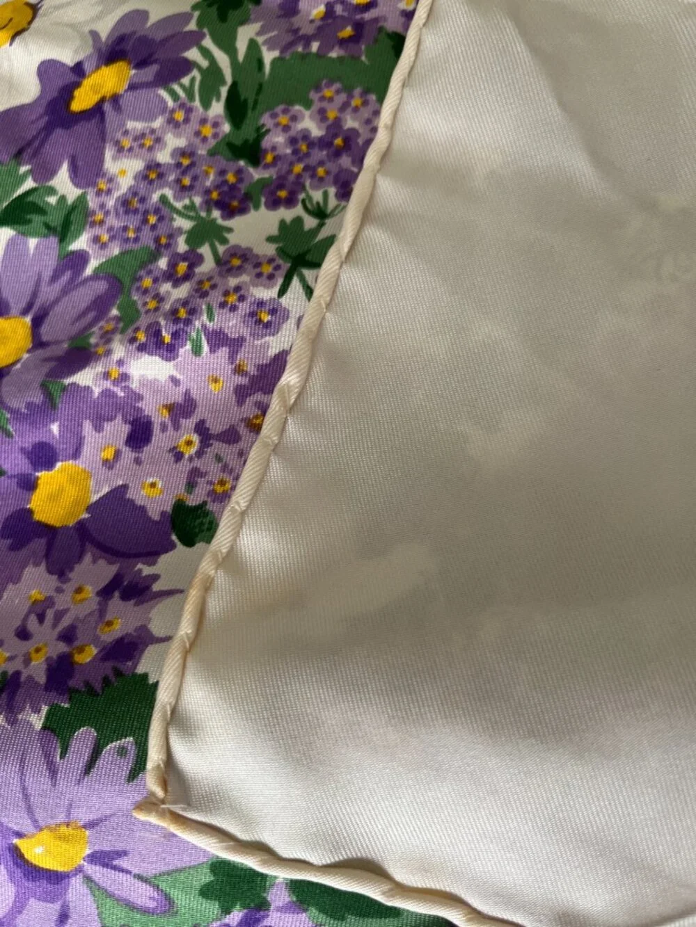 ERRE 100%SILK  FLORAL PATTERN SCARF
